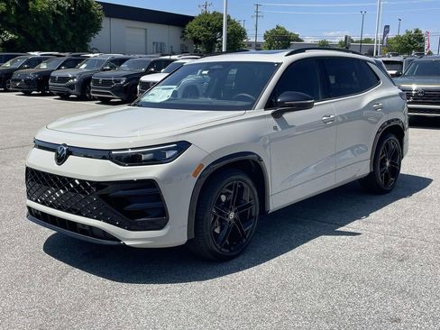 New 2026 Volkswagen Tiguan SE R-Line FWD image 3