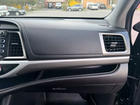 Used 2019 Toyota Highlander SE image 31