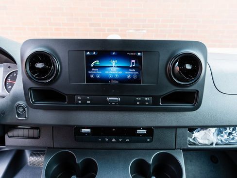 Used 2024 Mercedes-Benz Sprinter 2500 w/ Acoustic Package image 14