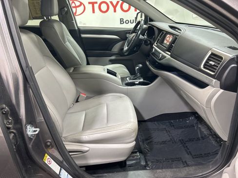Used 2016 Toyota Highlander XLE image 12