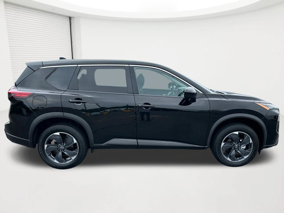 Used 2024 Nissan Rogue SV AWD/4WD image 4