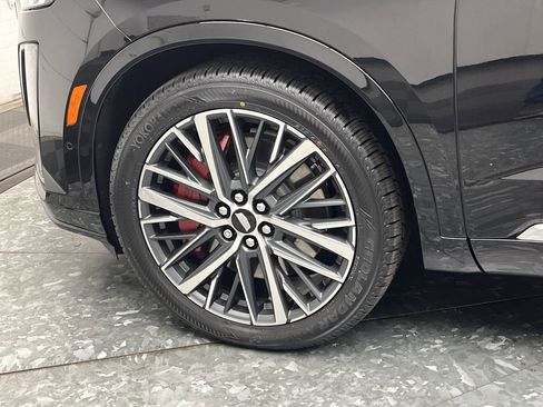 Used 2023 Cadillac XT6 Sport w/ Technology Package image 38