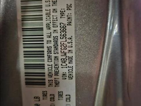 Used 2015 Jeep Wrangler Unlimited Rubicon w/ Connectivity Group image 23