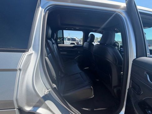Used 2023 Jeep Grand Cherokee Overland AWD/4WD image 45