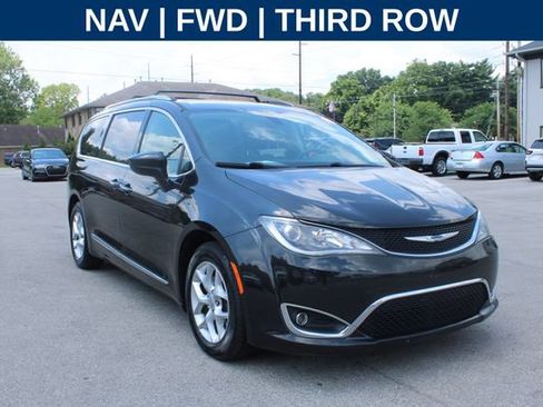 Used 2018 Chrysler Pacifica Touring-L Plus w/ Tire & Wheel Group FWD image 2