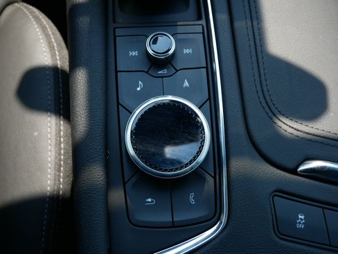 Used 2024 Cadillac XT5 Sportv w/ LPO, Floor Liner Package AWD/4WD image 31