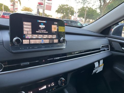 Used 2024 Mitsubishi Outlander ES image 7