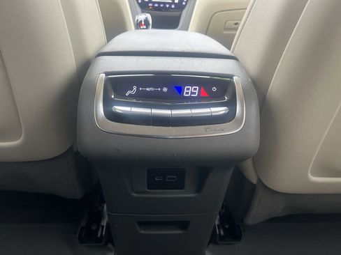 Used 2020 Cadillac XT6 Premium Luxury image 31