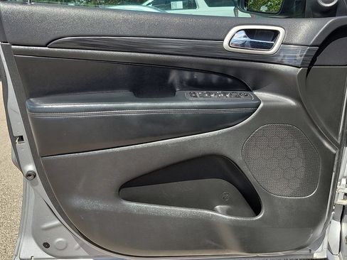 Used 2020 Jeep Grand Cherokee Altitude RWD image 22