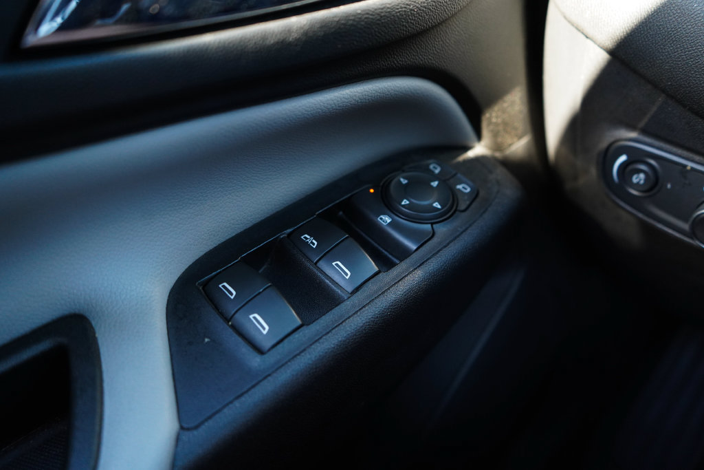 Used 2020 Chevrolet Equinox LS w/ LS Convenience Package FWD image 28