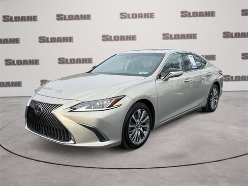 Used 2019 Lexus ES 300h w/ Luxury Package image 1