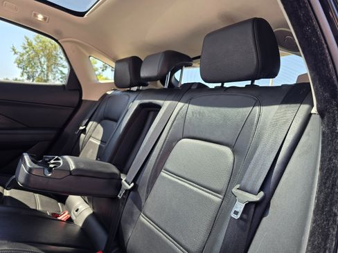 Used 2018 Jaguar E-PACE SE image 19