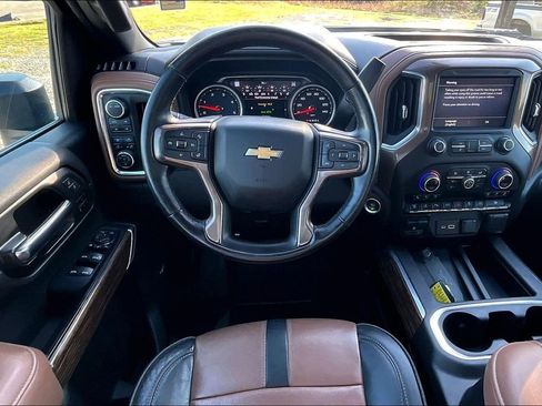 Used 2022 Chevrolet Silverado 2500 High Country w/ Technology Package image 5
