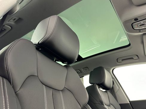 Used 2024 Audi Q5 e Premium Plus w/ Premium Plus Package image 16