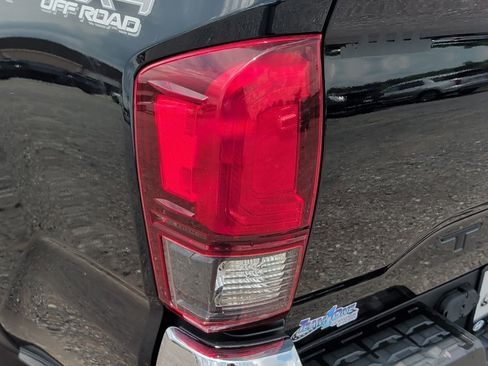 Used 2019 Toyota Tacoma TRD Off-Road AWD/4WD image 14