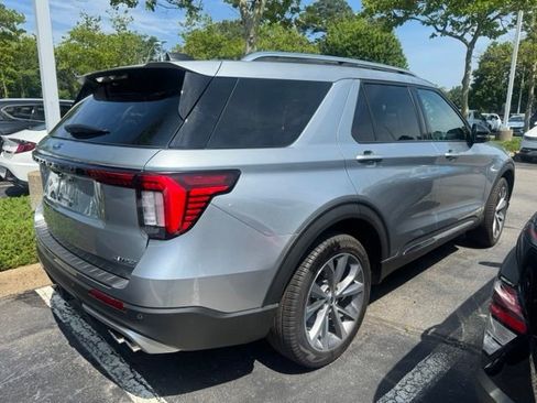 Used 2025 Ford Explorer Platinum w/ Ultimate Package AWD/4WD image 11