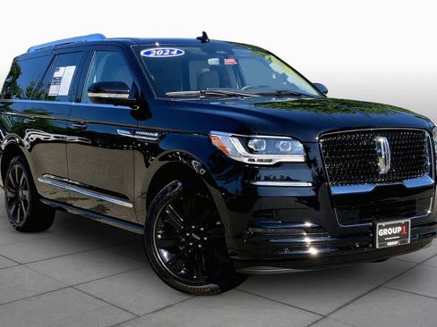 Used 2024 Lincoln Navigator Reserve AWD/4WD image 3