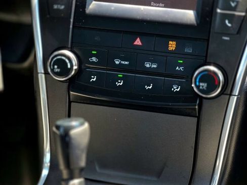 Used 2015 Toyota Camry SE FWD image 26