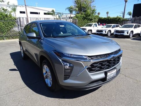 Certified 2025 Chevrolet Trax LS w/ LS Convenience Package FWD image 5