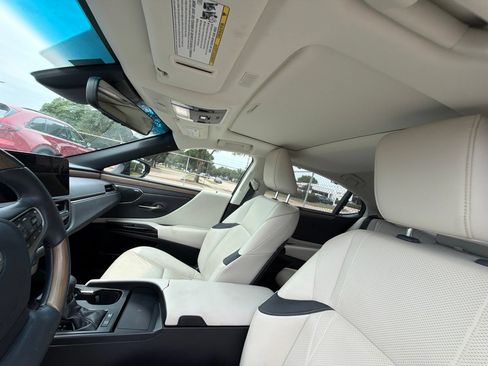 Used 2023 Lexus ES 300h Ultra Luxury w/ Accessory Package (Z2) FWD image 9