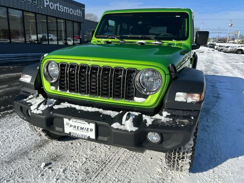 Used 2025 Jeep Wrangler Sport S image 24