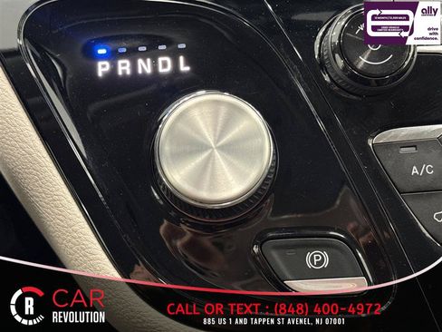 Used 2024 Chrysler Pacifica Limited FWD image 52