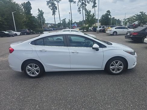 Used 2016 Chevrolet Cruze LT w/ Convenience Package FWD image 4