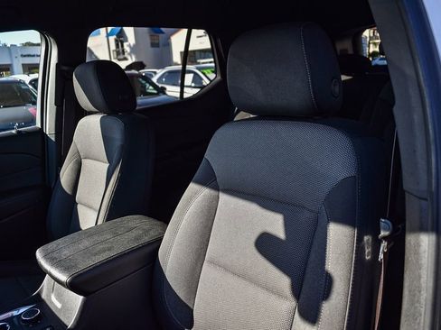 Used 2022 Chevrolet Traverse LT image 24