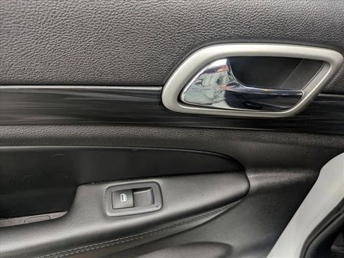 Used 2019 Jeep Grand Cherokee Altitude image 20