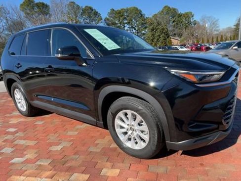 Used 2025 Toyota Grand Highlander AWD image 3