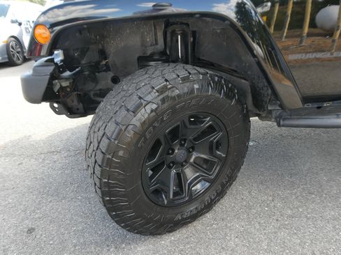 Used 2016 Jeep Wrangler Unlimited Sahara AWD/4WD image 28