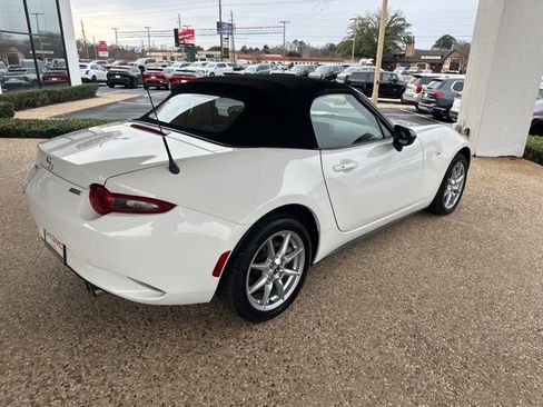 Used 2017 MAZDA MX-5 Miata Sport image 4