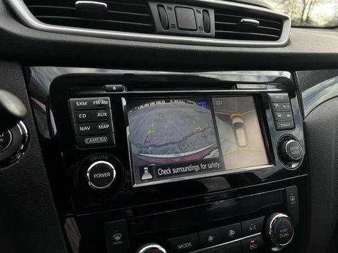 Used 2016 Nissan Rogue SL w/ SL Premium Package image 40