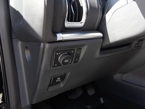 Used 2025 Ford Expedition Platinum w/ Driver's Package AWD/4WD image 14