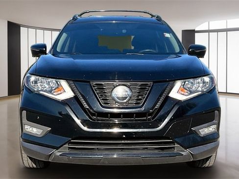 Used 2018 Nissan Rogue SV w/ Premium Package image 2