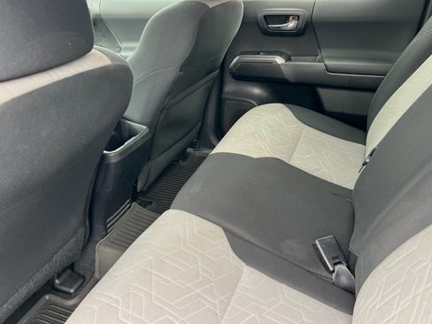 Used 2022 Toyota Tacoma TRD Off-Road image 12