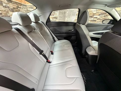Used 2025 Hyundai Elantra Limited FWD image 33