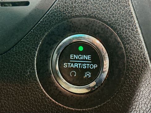 Used 2017 Ford Explorer XLT w/ Equipment Group 202A image 21