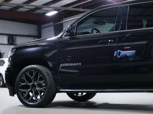 Used 2019 Chevrolet Suburban LT image 19