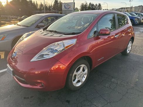 Used 2015 Nissan Leaf SV w/ LED & Quick Charge Package image 1