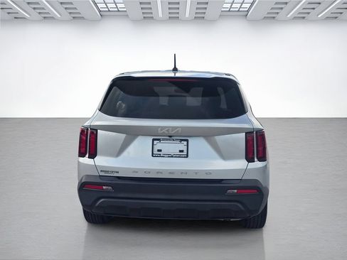 Used 2022 Kia Sorento LX FWD image 4