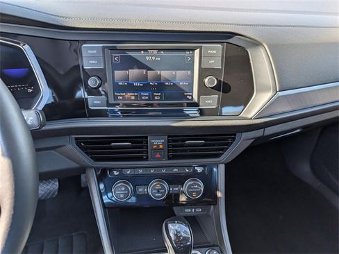 Used 2024 Volkswagen Jetta SE image 8