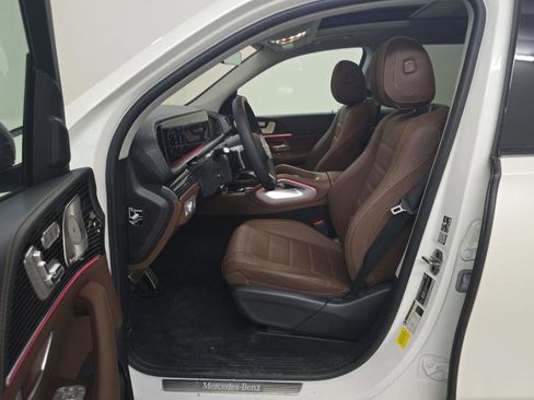 Used 2024 Mercedes-Benz GLS 450 4MATIC w/ Pinnacle Trim Package image 8