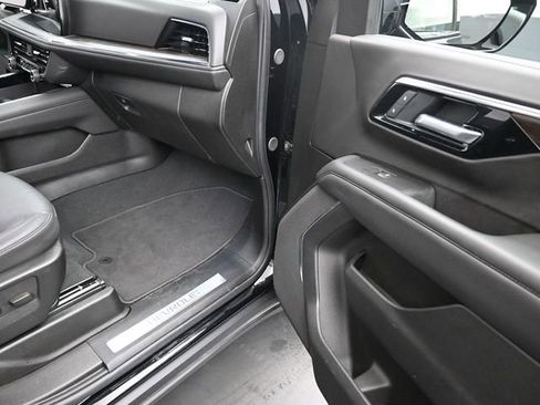 Used 2025 Chevrolet Tahoe Z71 AWD/4WD image 23