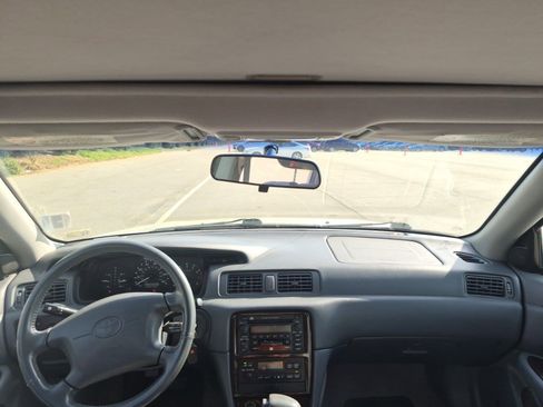 Used 2001 Toyota Camry XLE FWD image 13