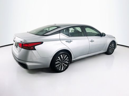 Used 2024 Nissan Altima 2.5 SV image 9