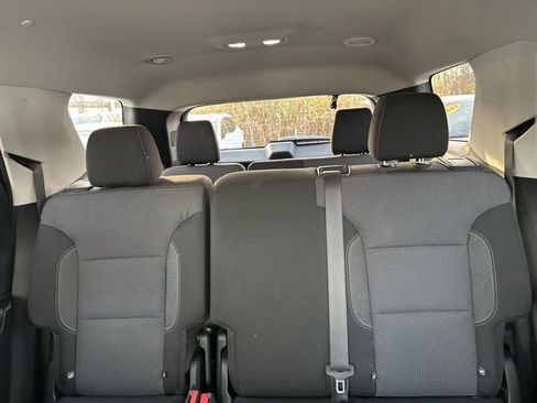 Used 2020 Chevrolet Traverse LT image 17