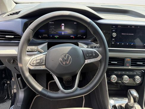 Certified 2023 Volkswagen Taos SE w/ Panoramic Sunroof Package AWD/4WD image 10