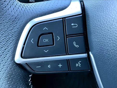 Used 2025 Toyota Sienna XSE FWD image 22