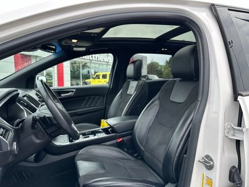 Used 2019 Ford Edge ST w/ Equipment Group 401A AWD/4WD image 11
